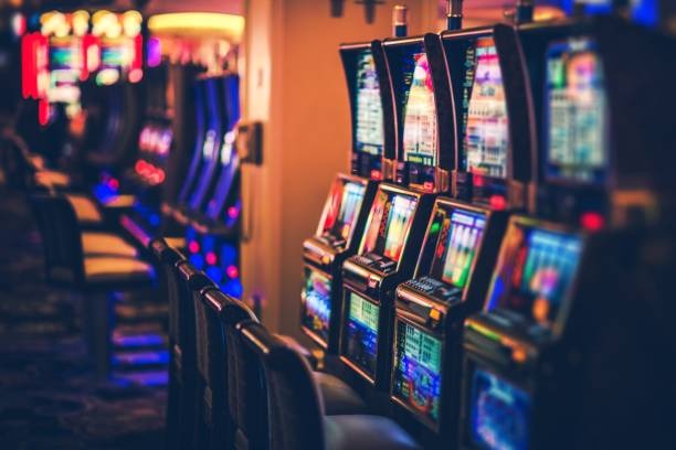 Playtech slot game interface showing reels, bet controls, and payout table